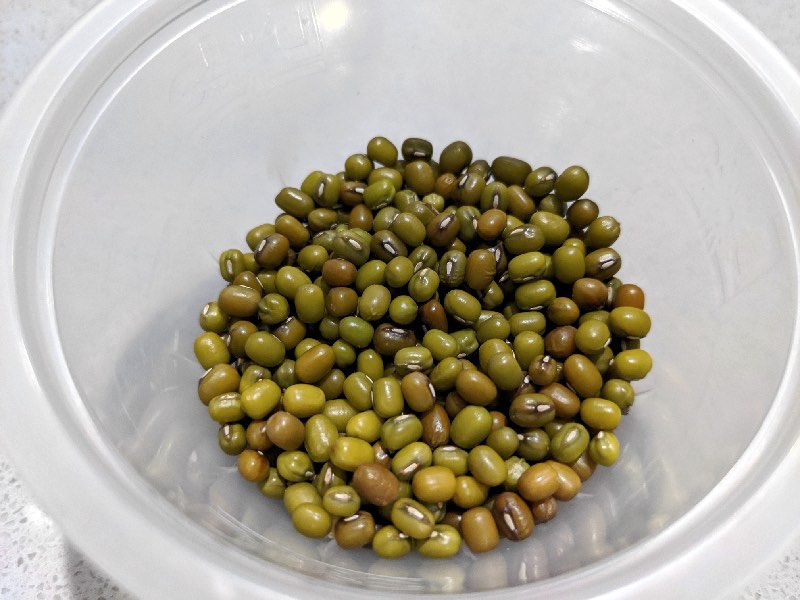 Raw dried Mung Beans