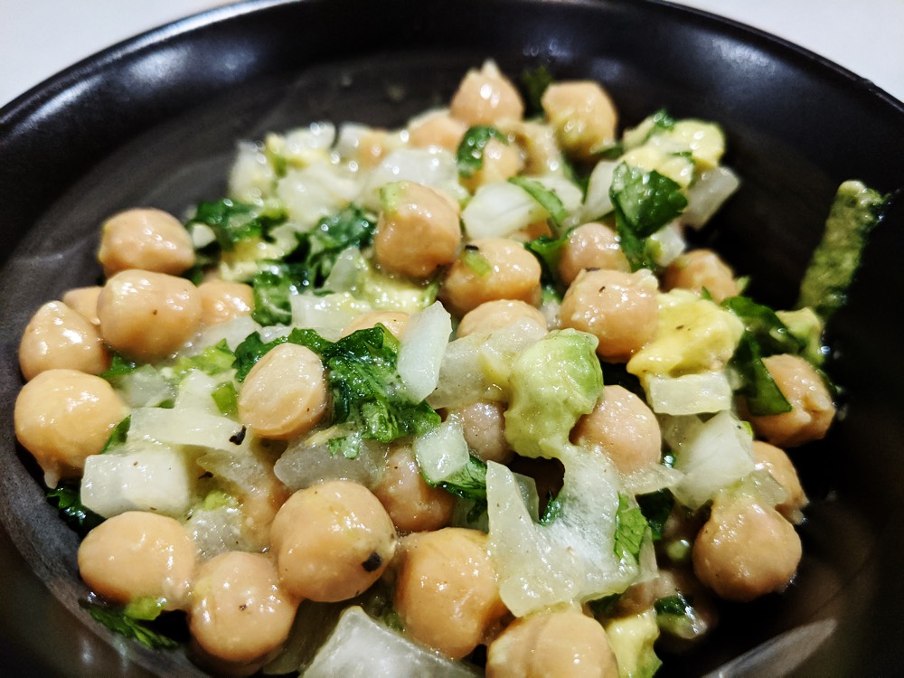 image of chickpea avocado onion salad